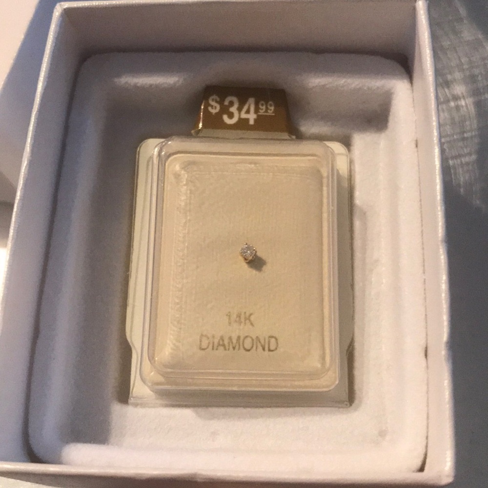 Pagoda 14K diamond nose ring